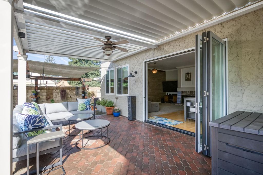 Image 14 of property listing at 1124 Oak Avenue, Clovis, CA 93611