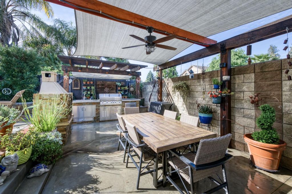 Image 18 of property listing at 1124 Oak Avenue, Clovis, CA 93611