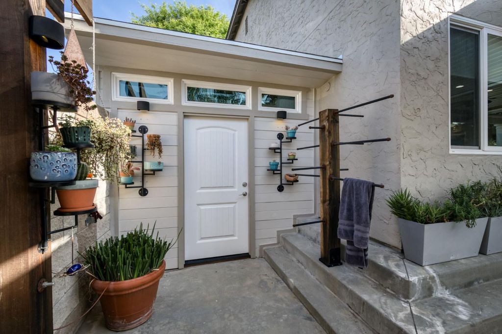 Image 20 of property listing at 1124 Oak Avenue, Clovis, CA 93611