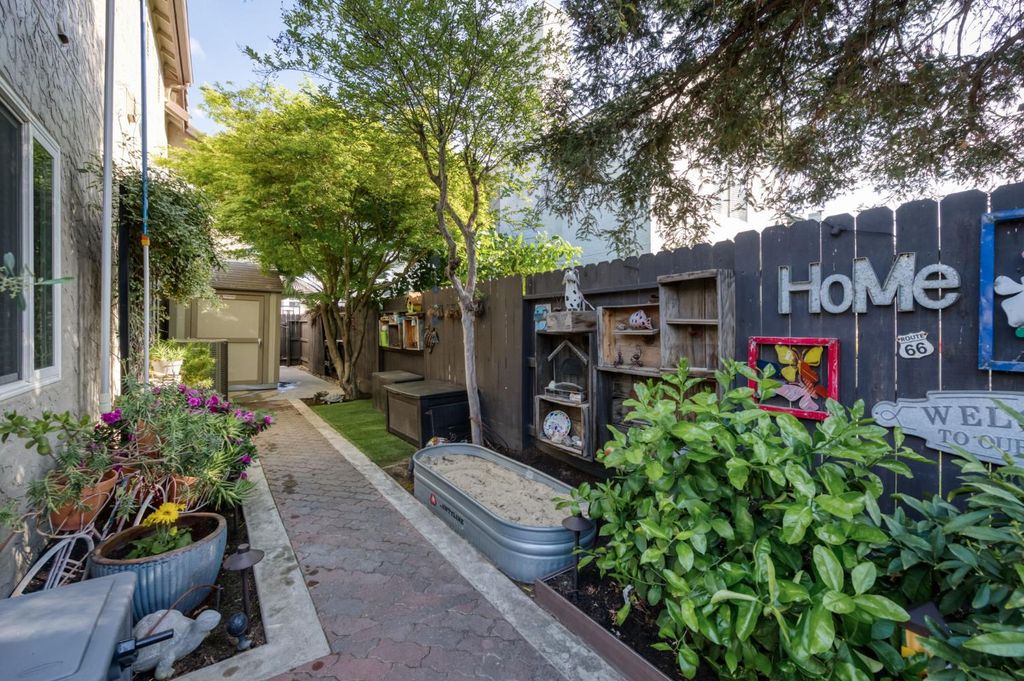 Image 21 of property listing at 1124 Oak Avenue, Clovis, CA 93611