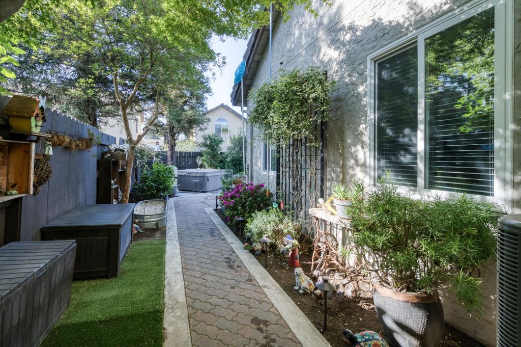 Image 22 of property listing at 1124 Oak Avenue, Clovis, CA 93611