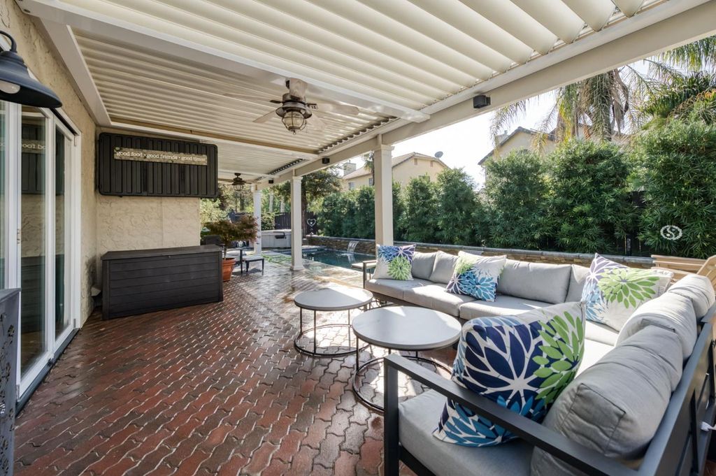 Image 23 of property listing at 1124 Oak Avenue, Clovis, CA 93611