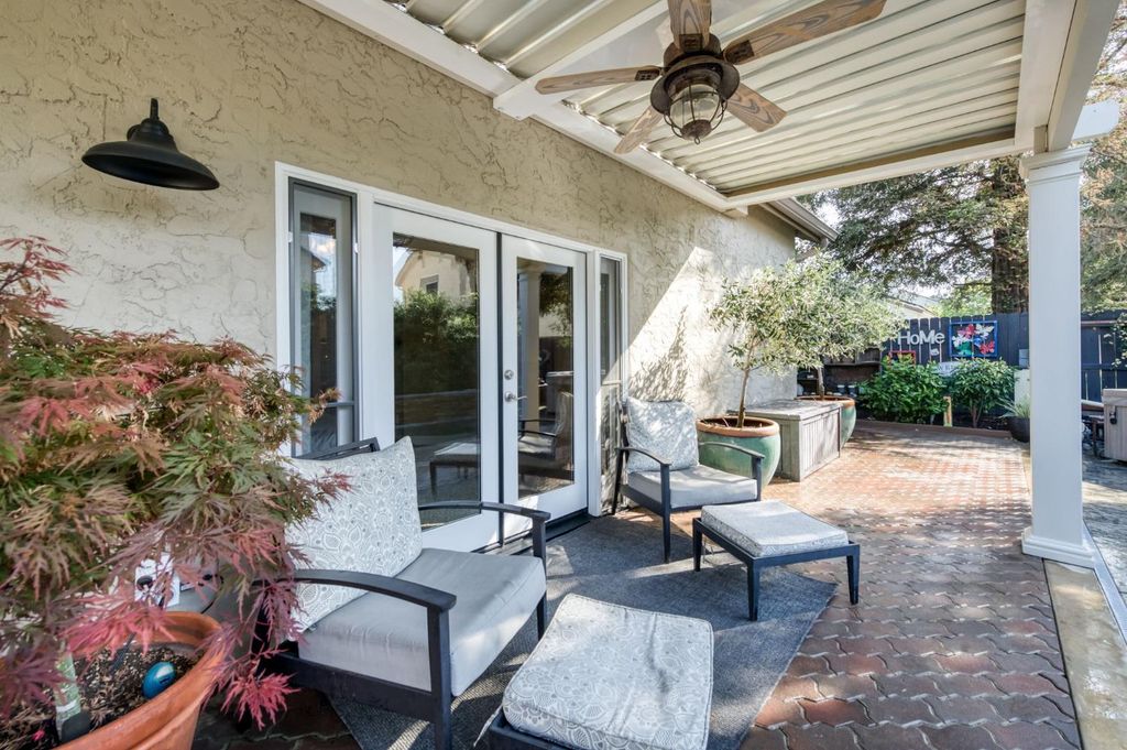 Image 25 of property listing at 1124 Oak Avenue, Clovis, CA 93611