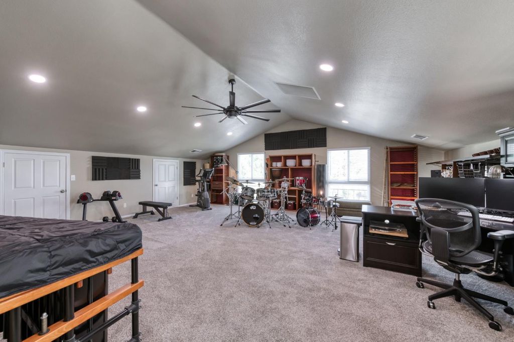 Image 36 of property listing at 1124 Oak Avenue, Clovis, CA 93611