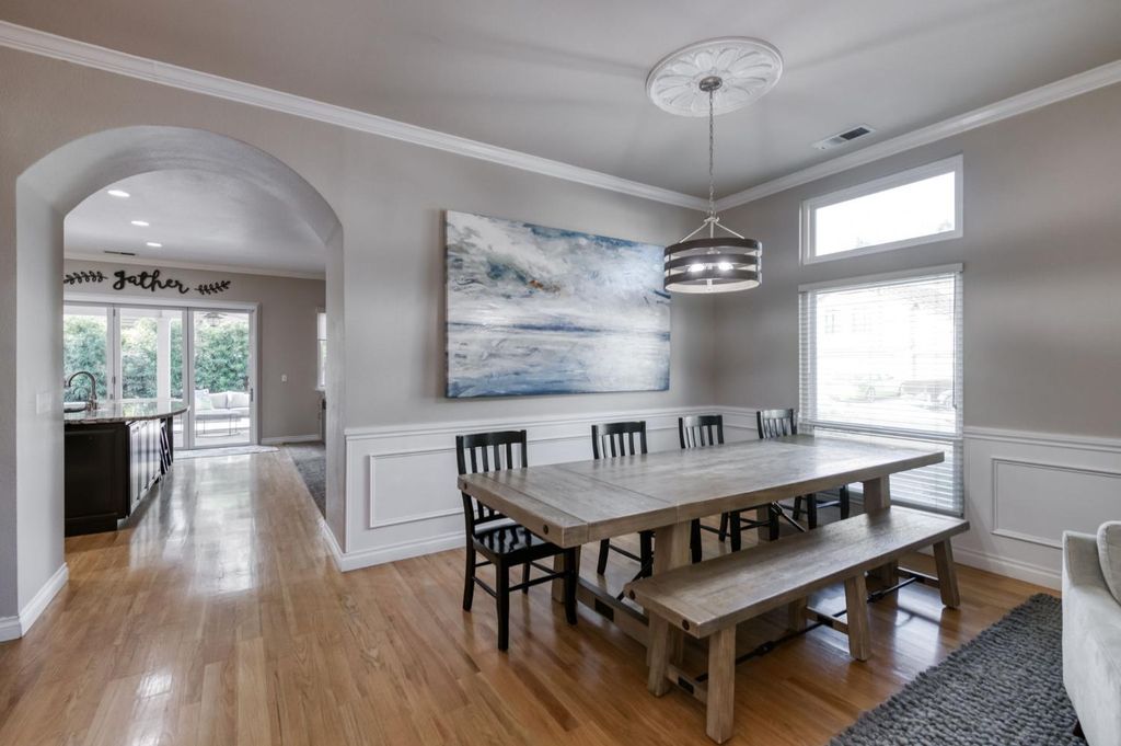 Image 5 of property listing at 1124 Oak Avenue, Clovis, CA 93611