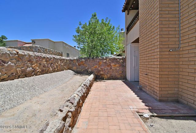 2930 Claude Dove Drive APT 2, Las Cruces, NM 88011