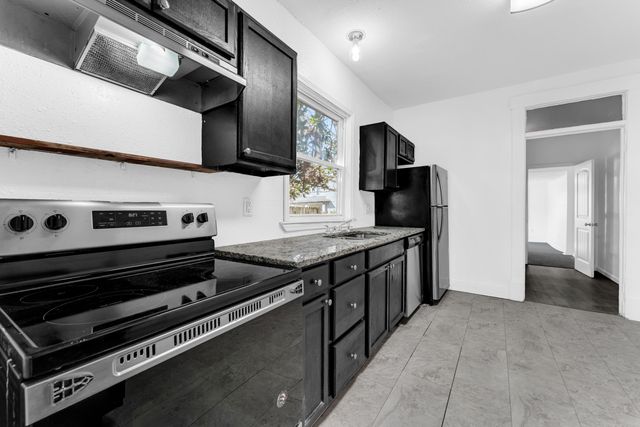 1511 N Lyon Avenue, Springfield, MO 65803