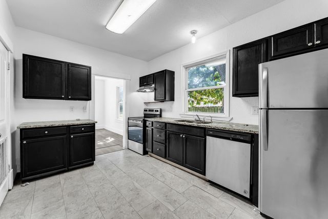 1511 N Lyon Avenue, Springfield, MO 65803