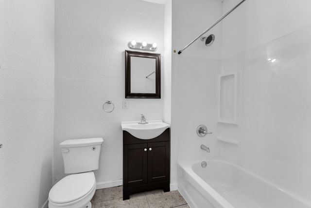 1511 N Lyon Avenue, Springfield, MO 65803