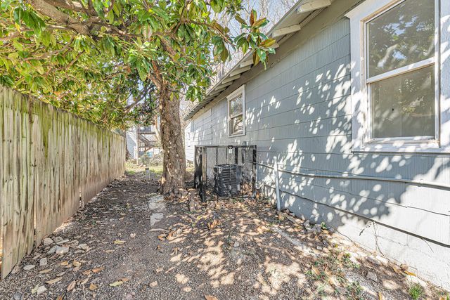 1511 N Lyon Avenue, Springfield, MO 65803