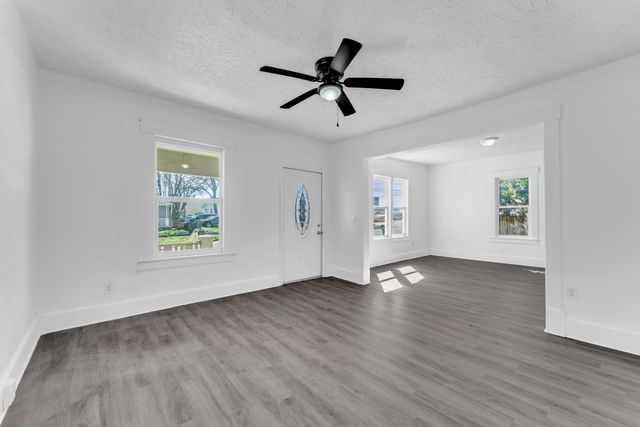 1511 N Lyon Avenue, Springfield, MO 65803