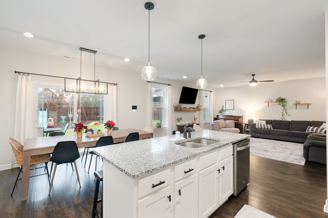 1068 Vanguard Dr, Spring Hill, TN 37174