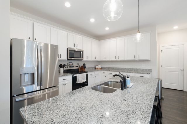 1068 Vanguard Dr, Spring Hill, TN 37174