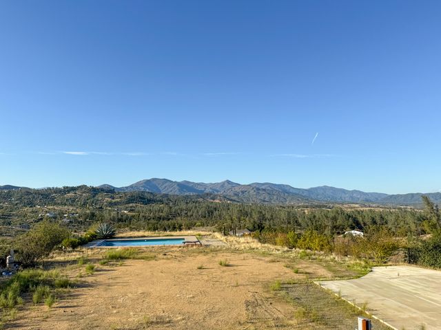 16275 Valparaiso Way, Redding, CA 96001