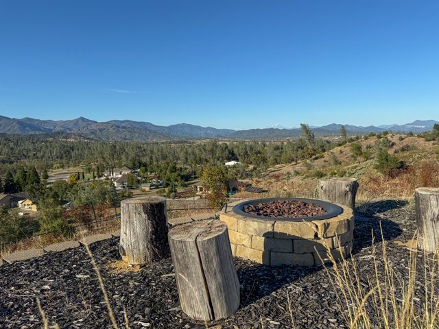 16275 Valparaiso Way, Redding, CA 96001