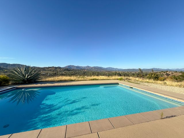 16275 Valparaiso Way, Redding, CA 96001