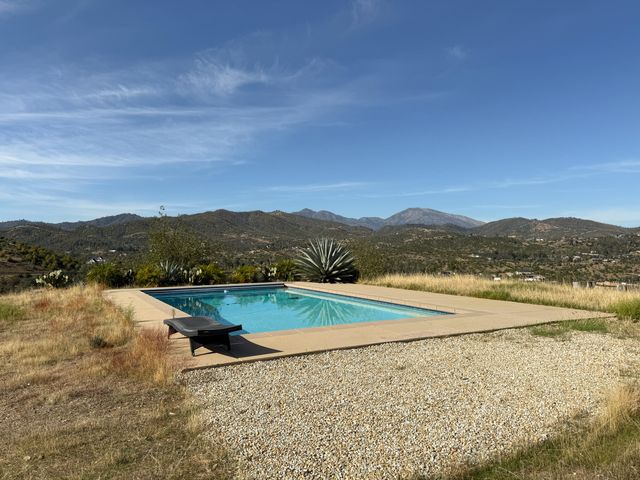 16275 Valparaiso Way, Redding, CA 96001