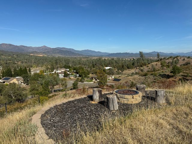 16275 Valparaiso Way, Redding, CA 96001