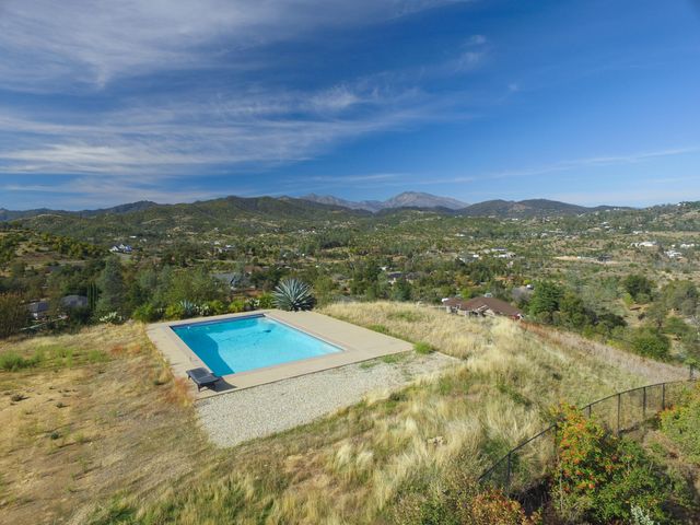 16275 Valparaiso Way, Redding, CA 96001