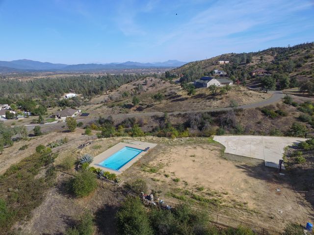 16275 Valparaiso Way, Redding, CA 96001