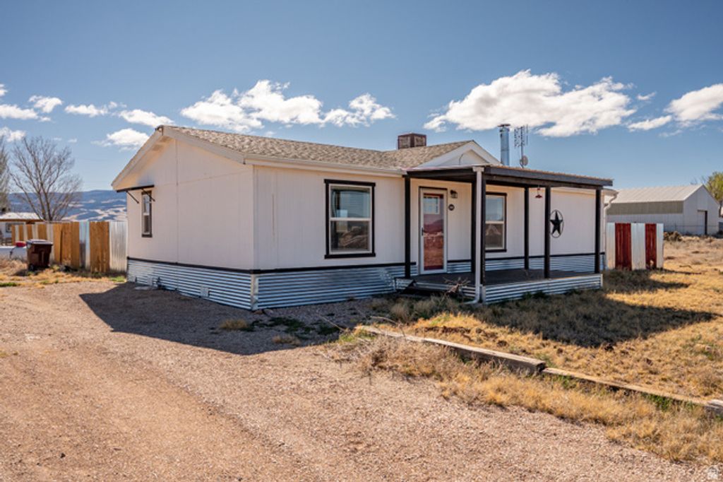 Image 2 of property listing at 5418 N 3575 W, Cedar City, UT 84721