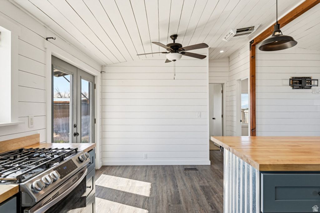 Image 14 of property listing at 5418 N 3575 W, Cedar City, UT 84721