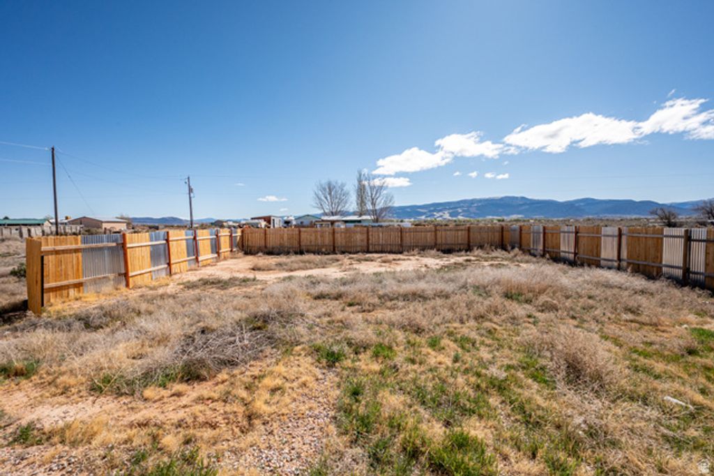 Image 34 of property listing at 5418 N 3575 W, Cedar City, UT 84721
