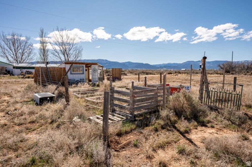 Image 36 of property listing at 5418 N 3575 W, Cedar City, UT 84721