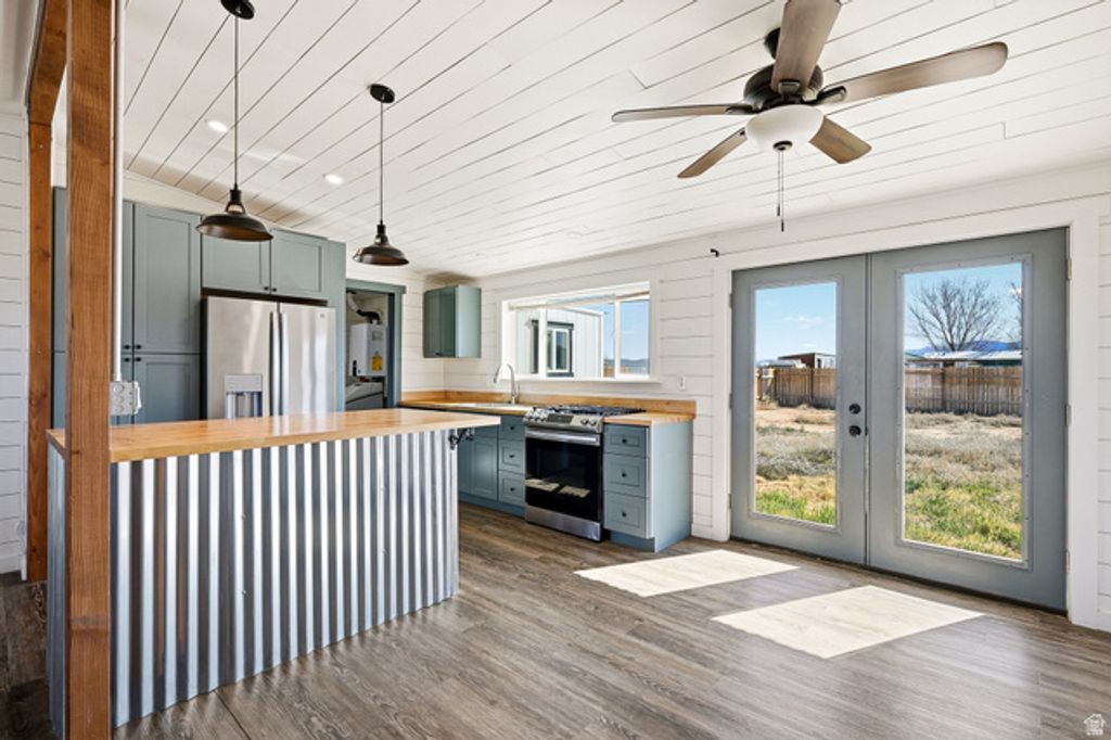 Image 8 of property listing at 5418 N 3575 W, Cedar City, UT 84721