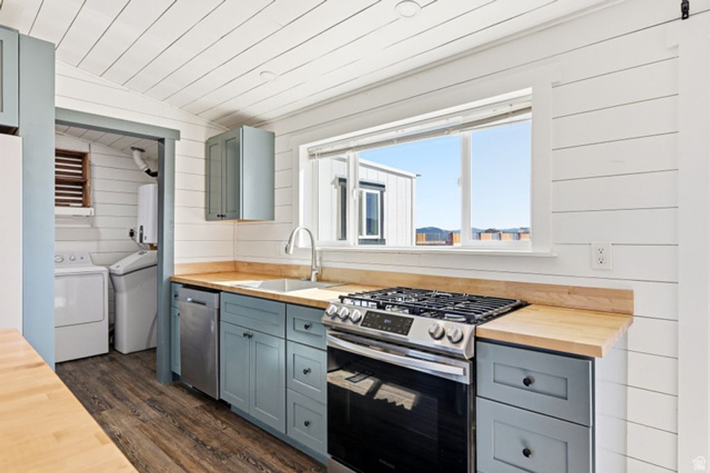 Image 9 of property listing at 5418 N 3575 W, Cedar City, UT 84721