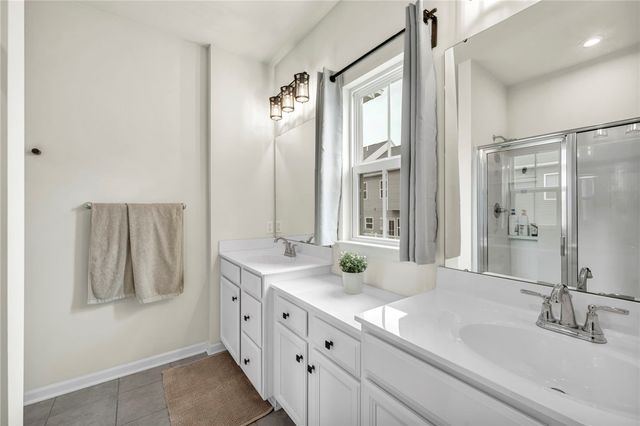 213 Cranesbill Dr, Adams Twp, PA 16046