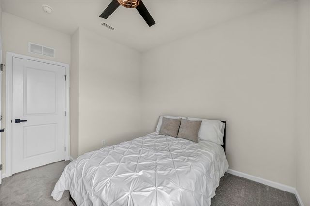 213 Cranesbill Dr, Adams Twp, PA 16046