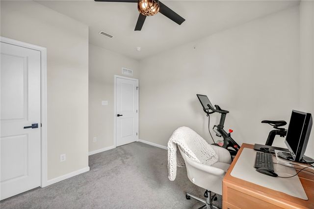 213 Cranesbill Dr, Adams Twp, PA 16046