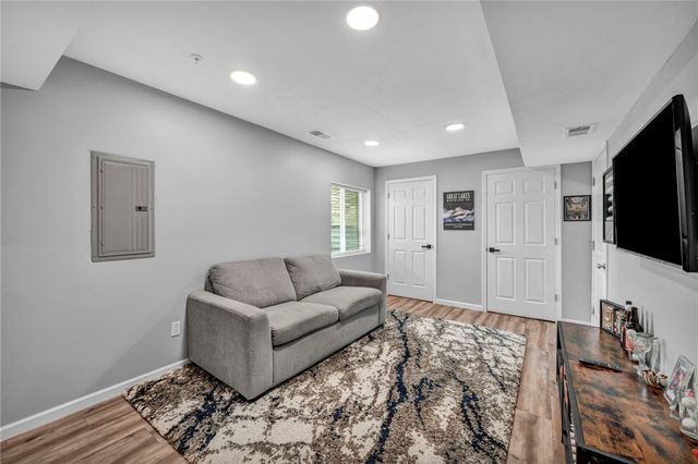 213 Cranesbill Dr, Adams Twp, PA 16046