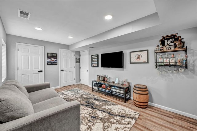 213 Cranesbill Dr, Adams Twp, PA 16046