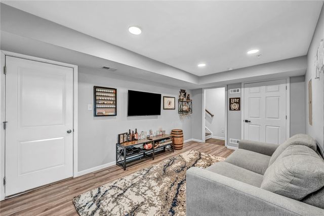 213 Cranesbill Dr, Adams Twp, PA 16046