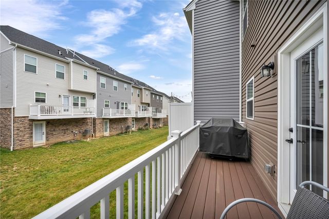 213 Cranesbill Dr, Adams Twp, PA 16046