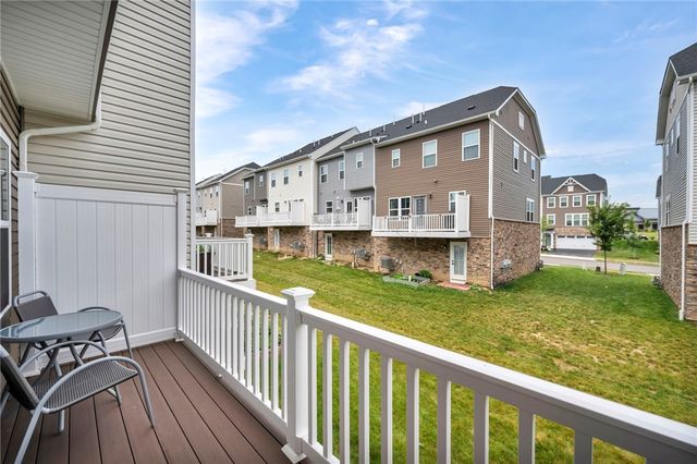 213 Cranesbill Dr, Adams Twp, PA 16046