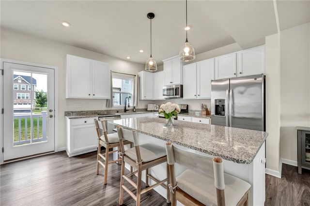 213 Cranesbill Dr, Adams Twp, PA 16046