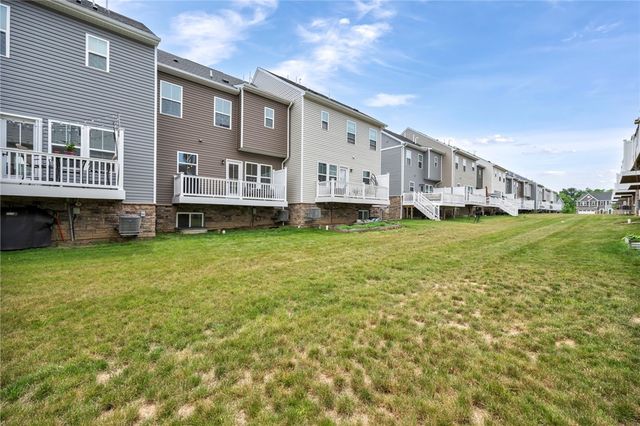 213 Cranesbill Dr, Adams Twp, PA 16046