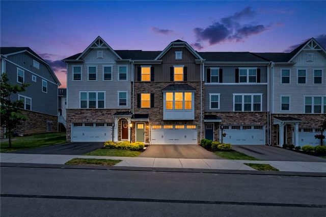 213 Cranesbill Dr, Adams Twp, PA 16046