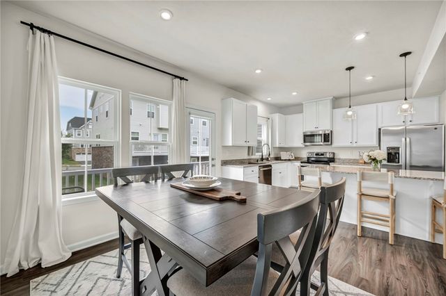 213 Cranesbill Dr, Adams Twp, PA 16046