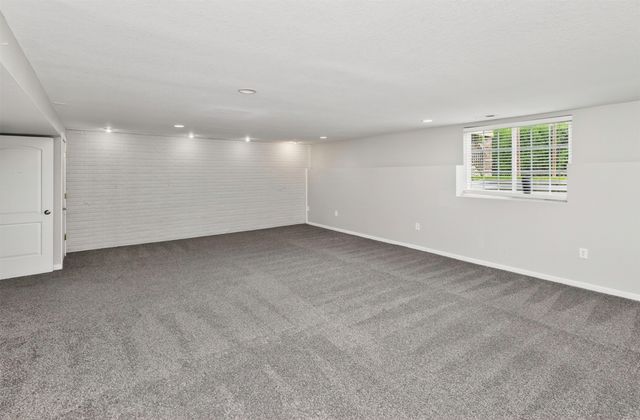 2411 NW Ashland Parkway, Ankeny, IA 50023