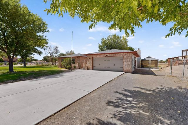 3601 Sunstar Lp Loop SW, Albuquerque, NM 87105