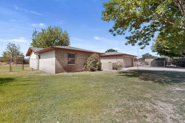 3601 Sunstar Lp Loop SW, Albuquerque, NM 87105