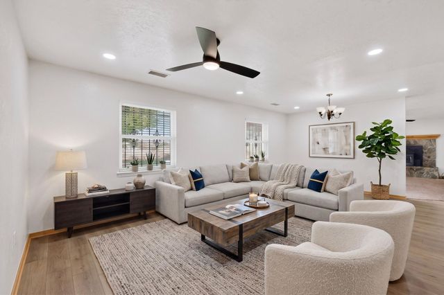 3601 Sunstar Lp Loop SW, Albuquerque, NM 87105