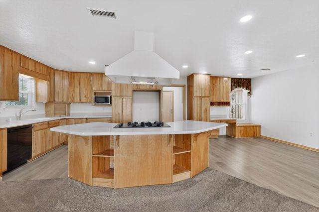 3601 Sunstar Lp Loop SW, Albuquerque, NM 87105