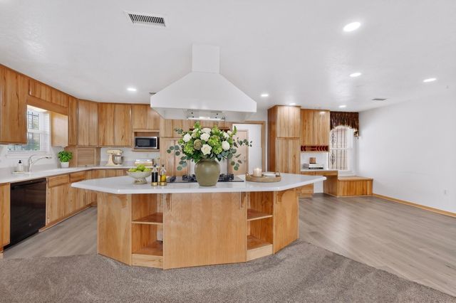 3601 Sunstar Lp Loop SW, Albuquerque, NM 87105