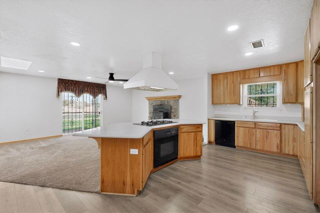 3601 Sunstar Lp Loop SW, Albuquerque, NM 87105