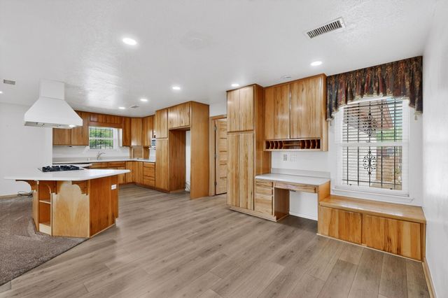 3601 Sunstar Lp Loop SW, Albuquerque, NM 87105